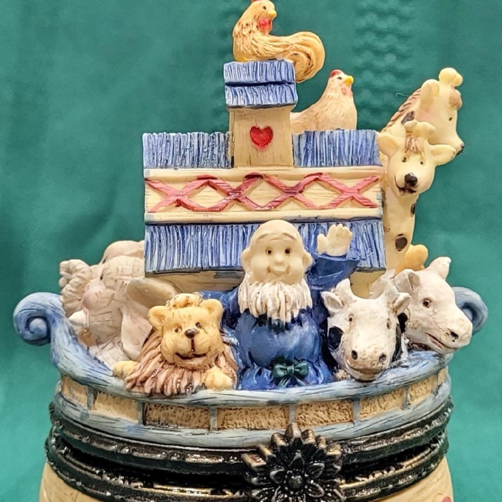 AVON Noah's Ark Treasure Box